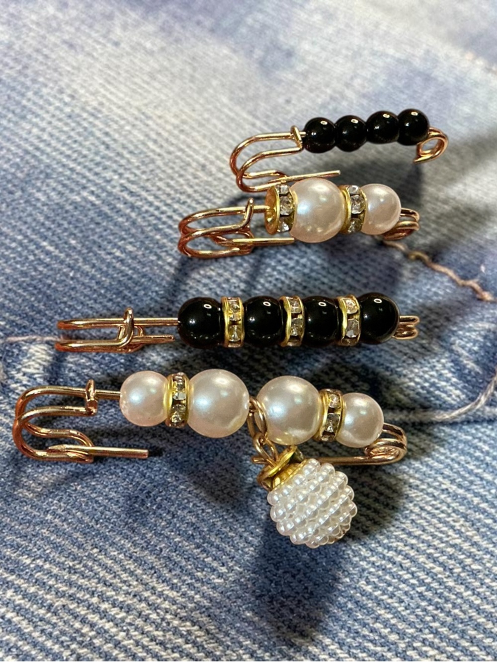 Beaded Safety Pin Set Pearl Black Gold Bag Charm Clothing Pins NEW - Picture 5 of 6